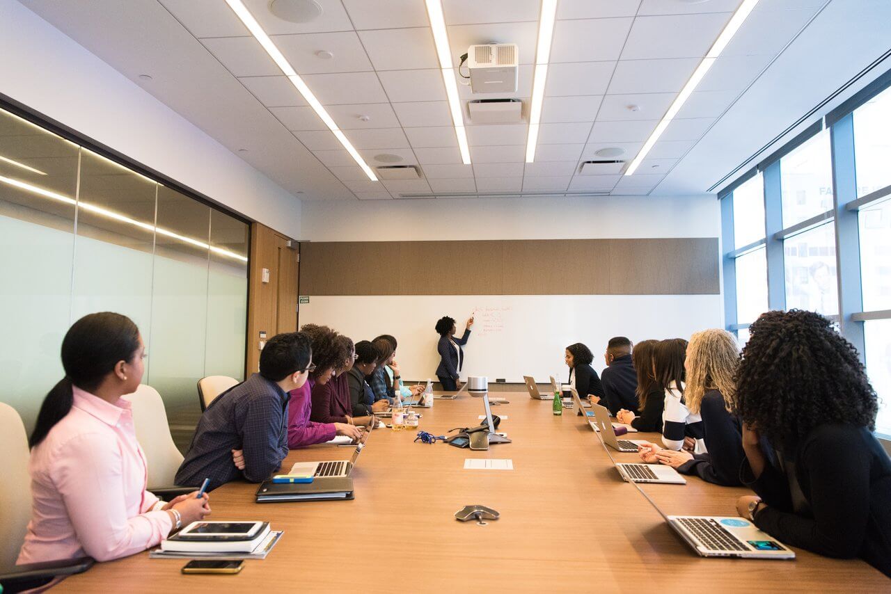 社内や複数社での会議をより効率的かつ効果的にする5つのポイント